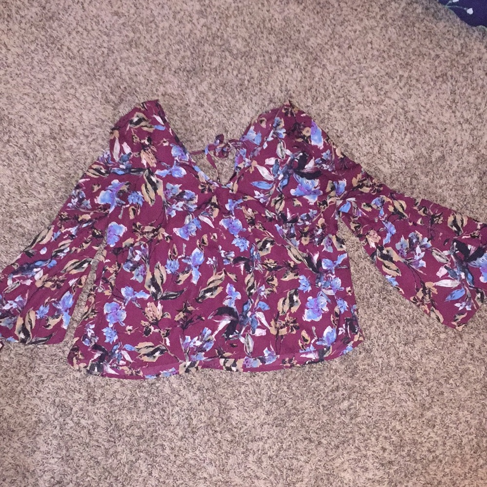 Bell- sleeve top